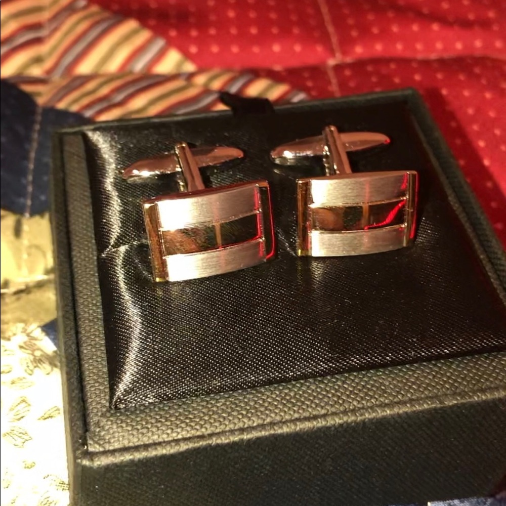 Cufflink two tone